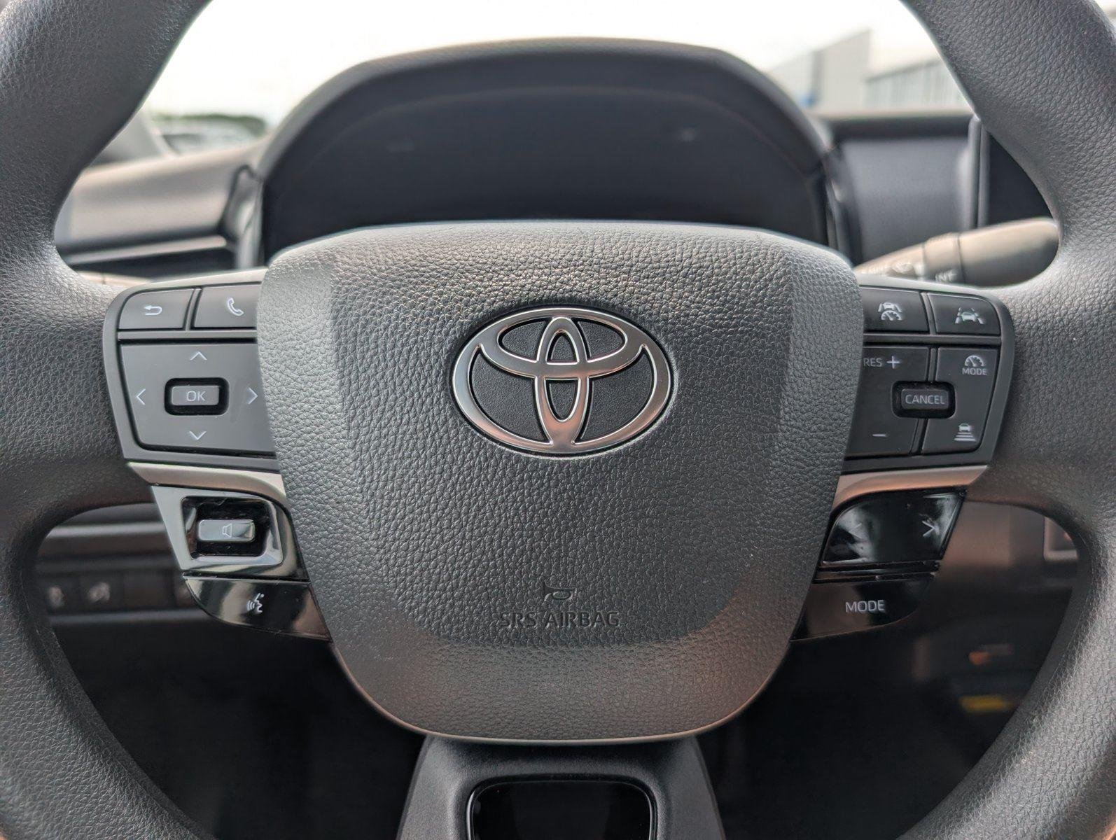 Used 2025 Ice Cap Toyota LE image 22