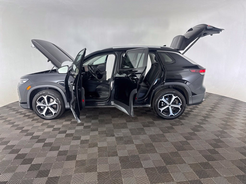 Used 2025 Black Volkswagen 2.0T SE image 13