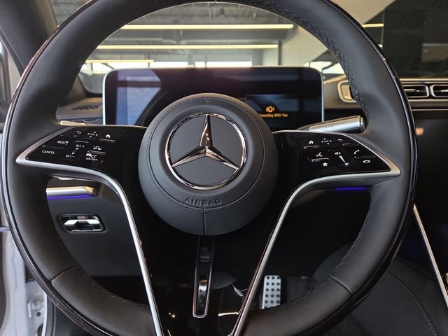 New 2026 MANUFAKTUR Moonlight White Metallic Mercedes-Benz S580 image 13