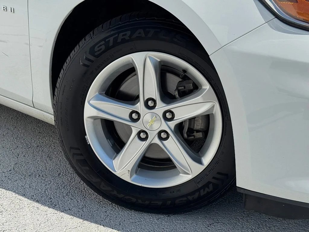 Used 2019 SUMMIT WHITE Chevrolet LS image 6