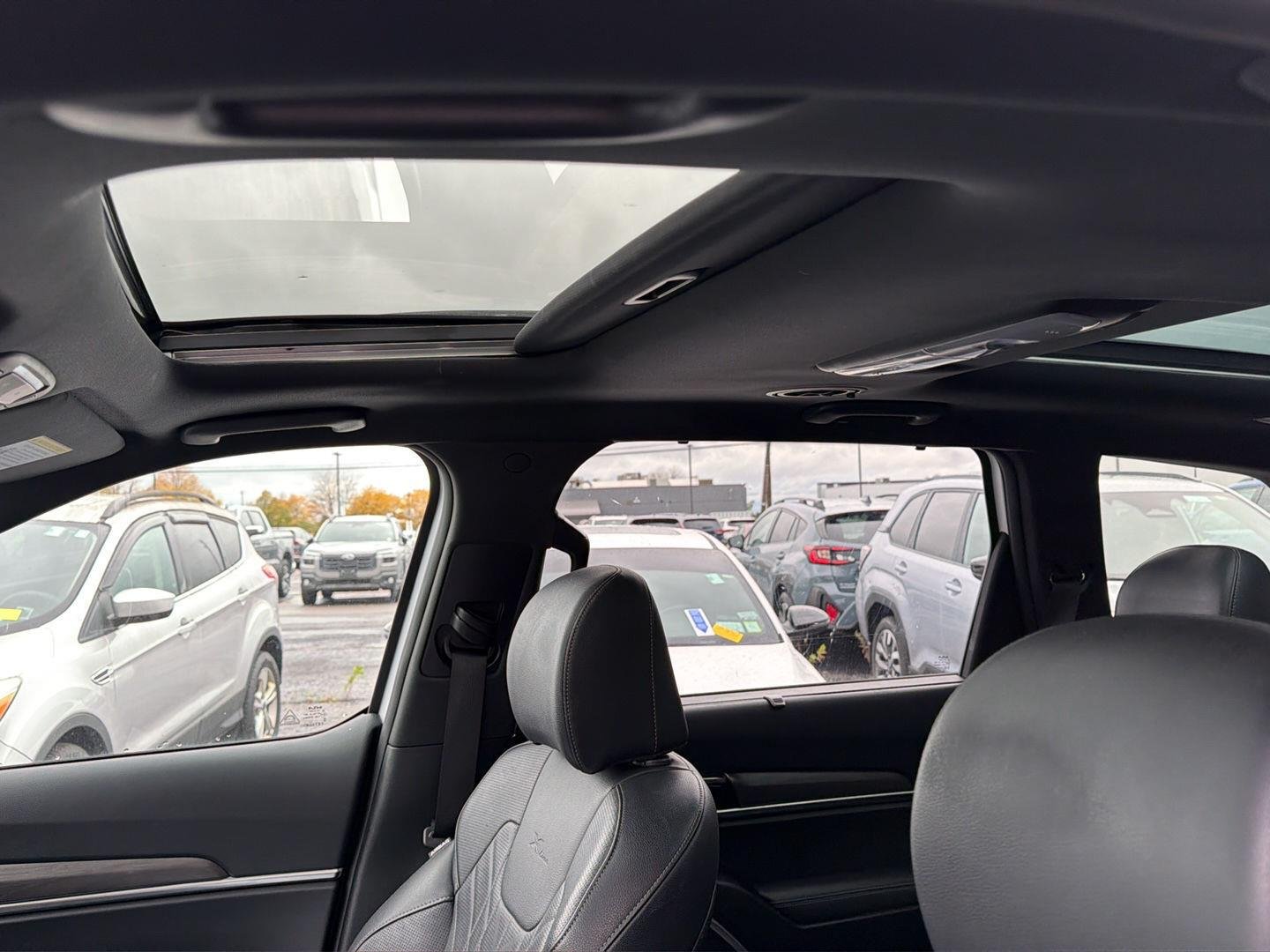 Used 2023 Glacial White Pearl Kia SX image 3