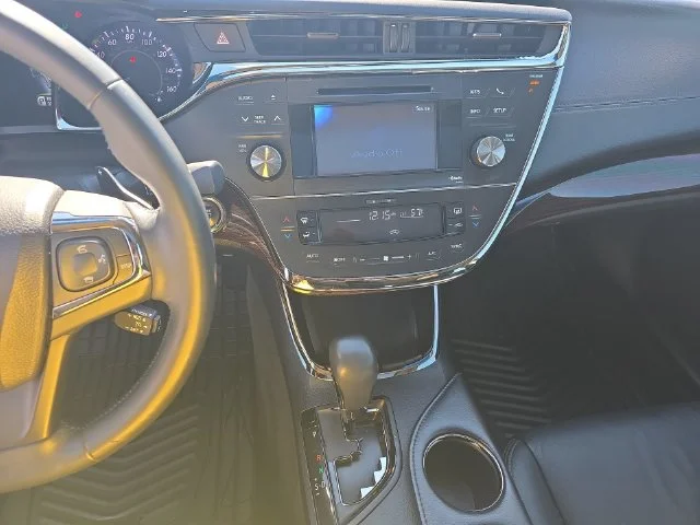 Used 2013 Black Toyota XLE Touring image 20
