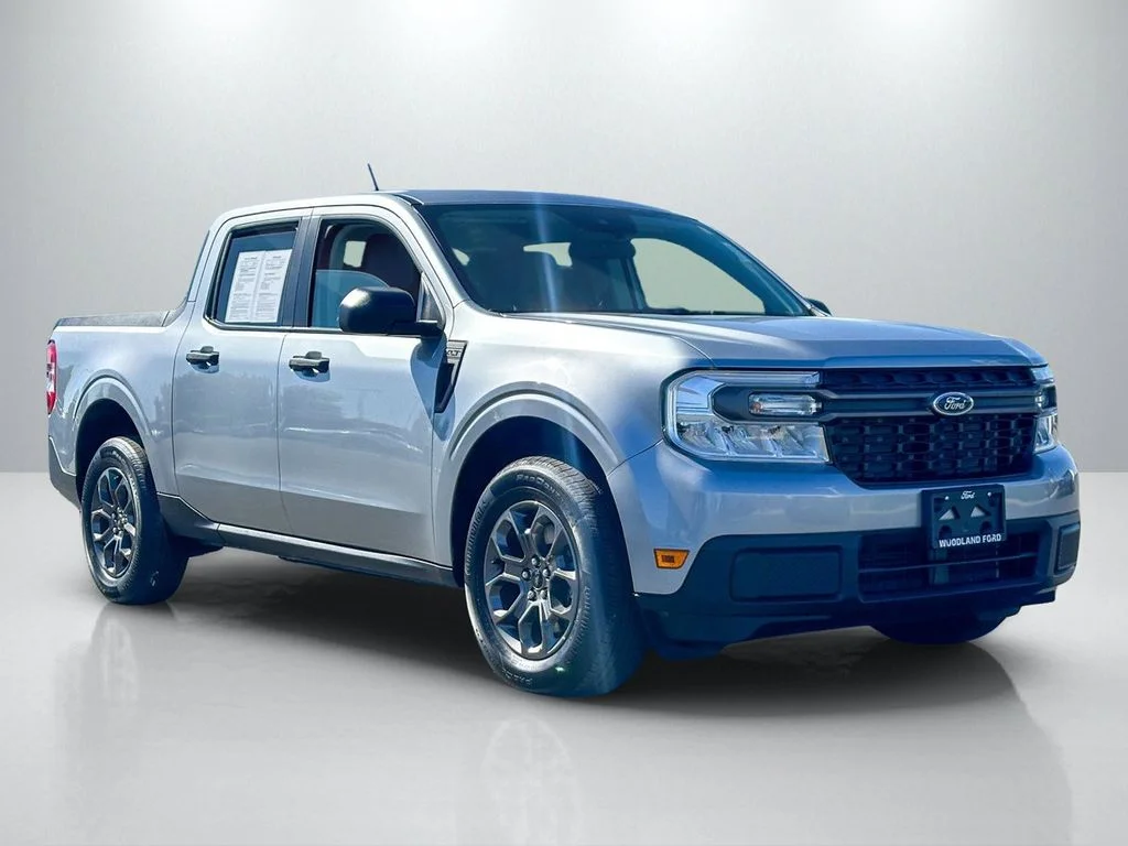 Used 2024 Silver Ford XLT image 1