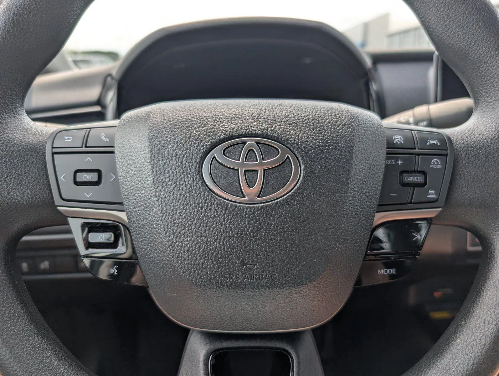 Used 2025 Ice Cap Toyota LE image 22