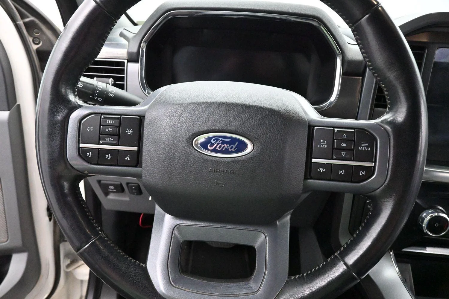 Used 2023  Ford LARIAT image 17