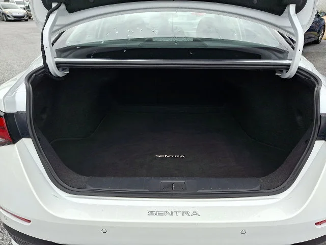 Used 2025 White Nissan SR image 28