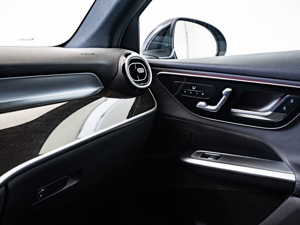 Certified Used 2025 Black Mercedes-Benz GLC 300 image 39