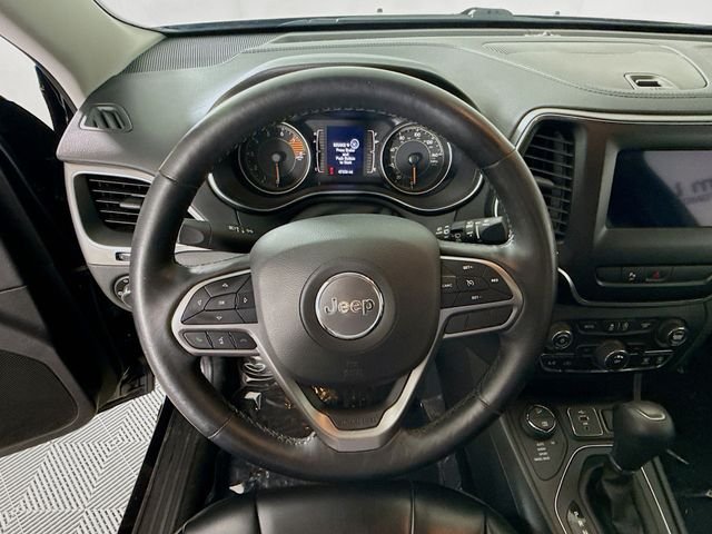 Used 2019 Black Jeep Latitude Plus image 11