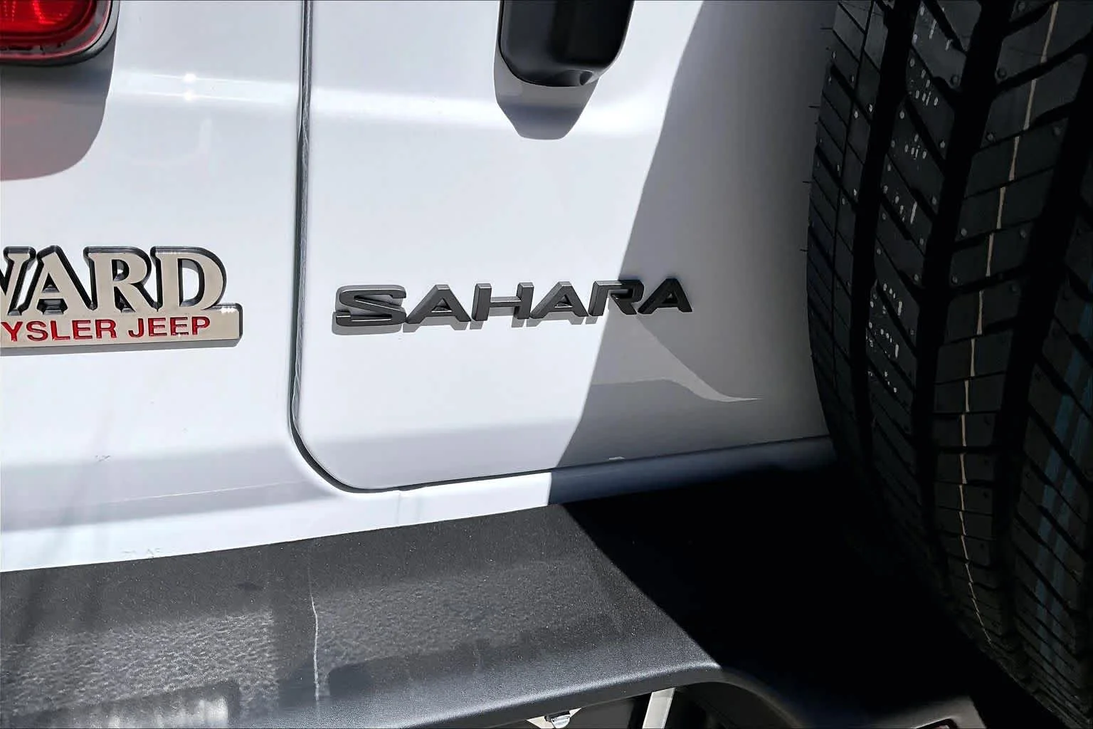 New 2027 Bright White Clear-Coat Paint Jeep Sahara image 16