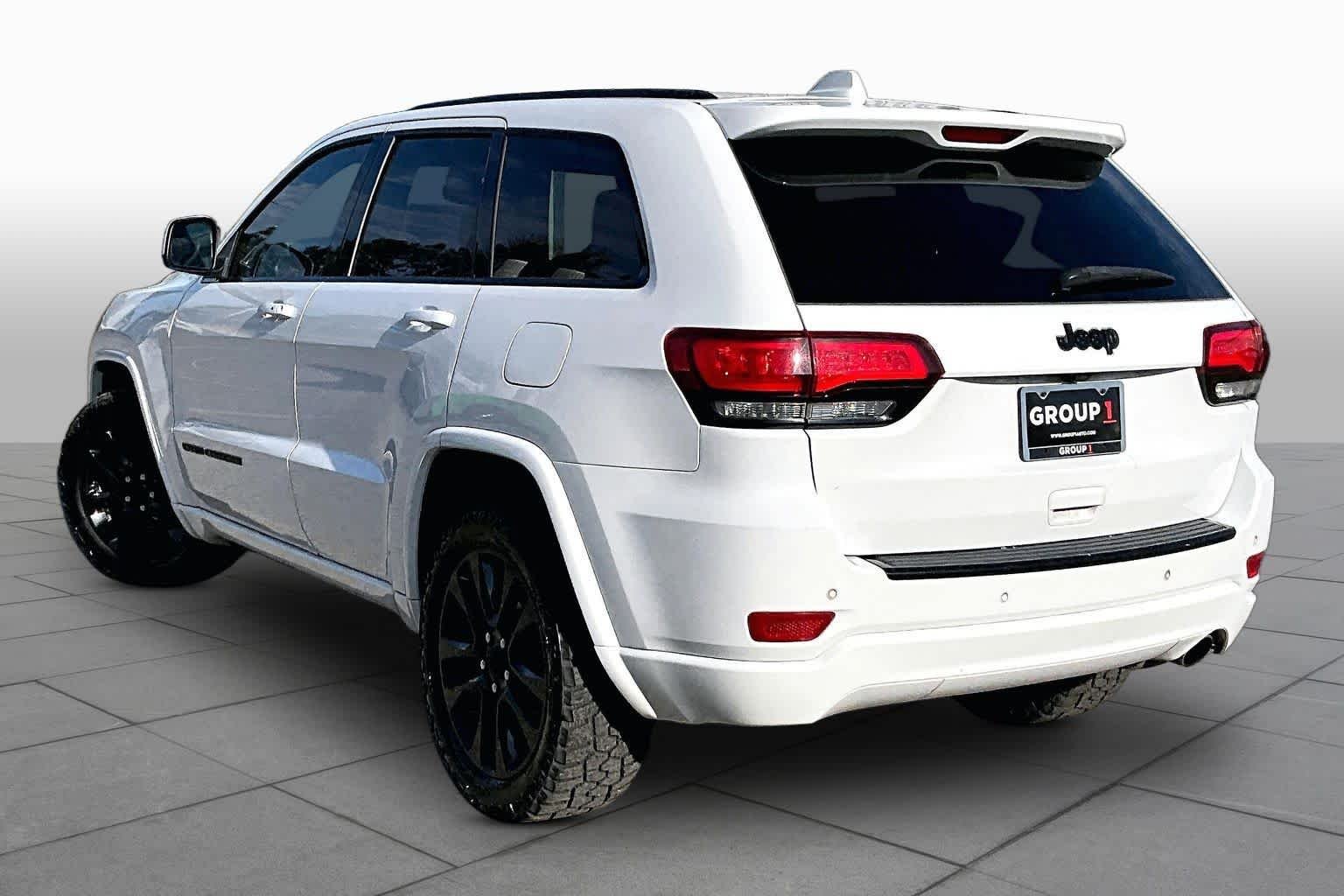 Used 2018 Bright White Clearcoat Jeep Altitude image 14