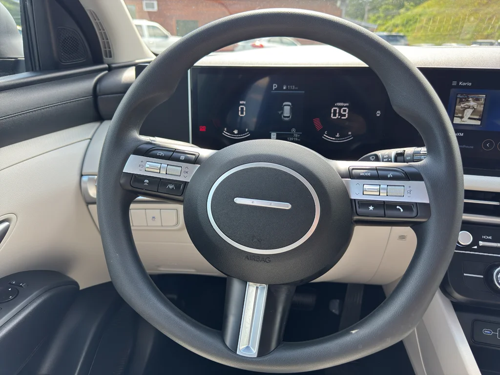 Used 2025 Phantom Black Hyundai SE image 12