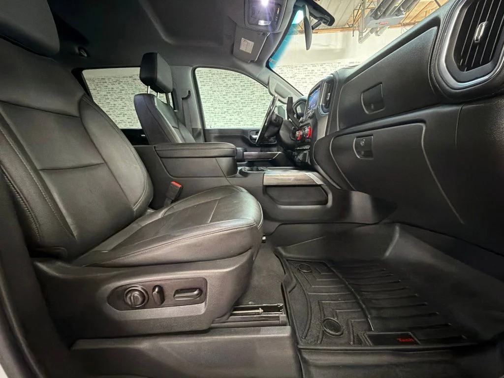 Used 2022 Summit White Chevrolet LTZ image 11