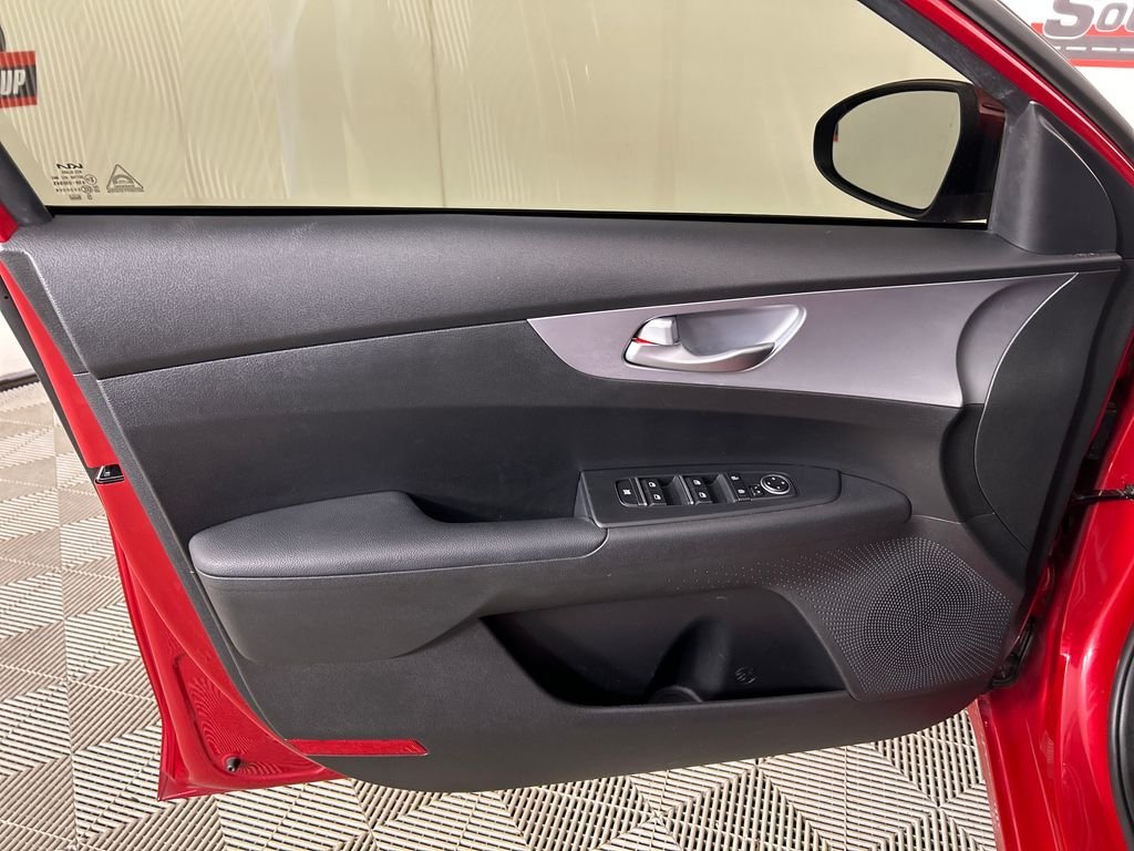 Used 2023 Red Kia LXS image 11