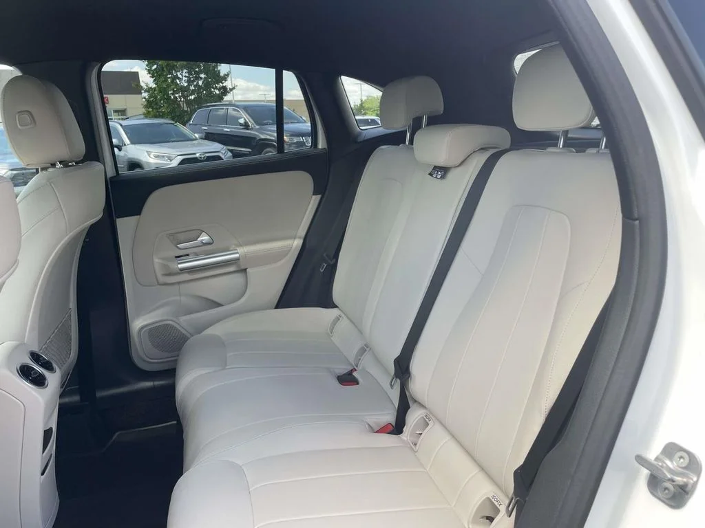 Used 2025 Polar White Mercedes-Benz 250 4MATIC® image 4