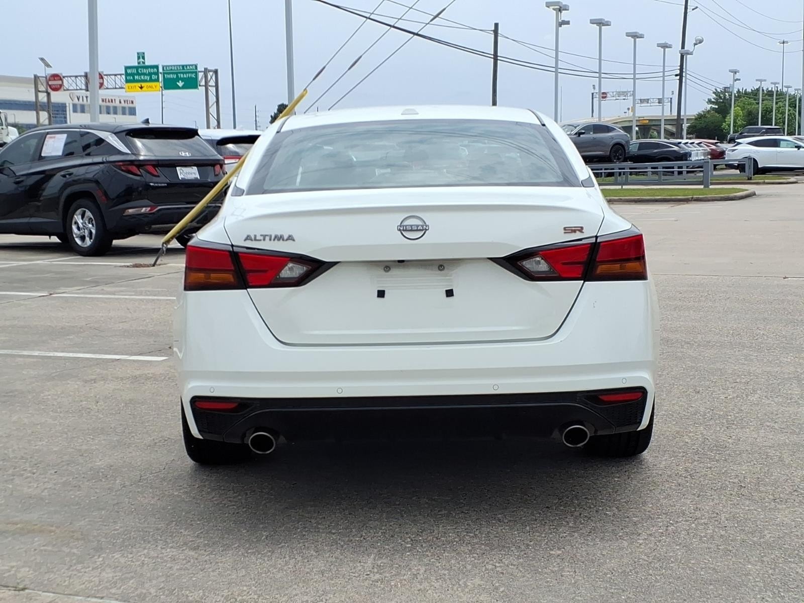 2023 Nissan Altima 2.5 SR White at G Motors