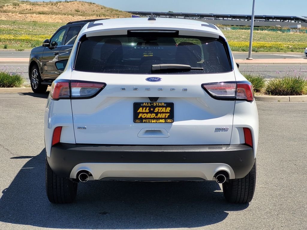 Used 2022 White Ford SEL image 5