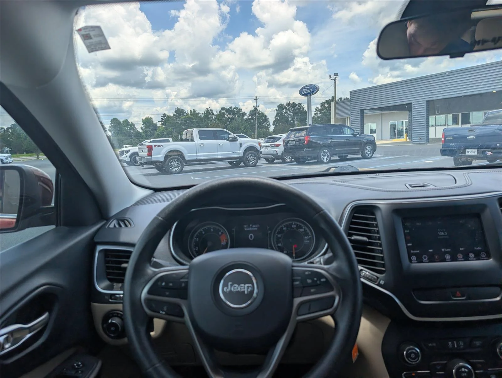 Used 2019 Velvet Red Pearlcoat Jeep Latitude image 29