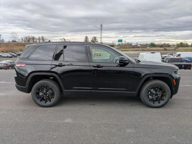New 2026 Diamond Black Crystal Pearl-Coat Exterior Paint Jeep Altitude image 2