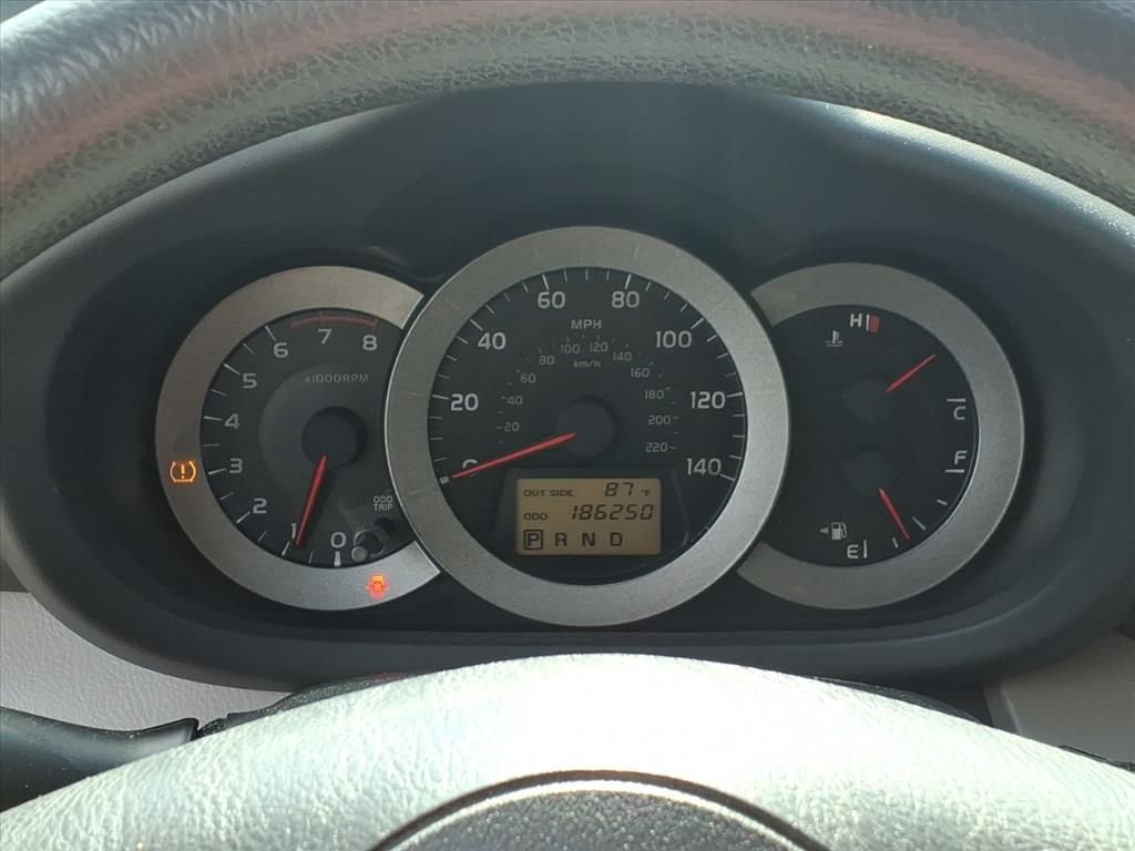 Used 2006 Silver Toyota Base image 21