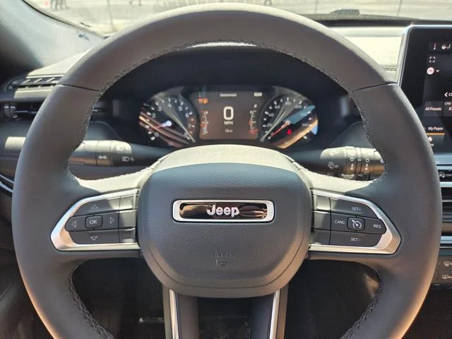 New 2026 Bright White Clear-Coat Exterior Paint Jeep Latitude image 25