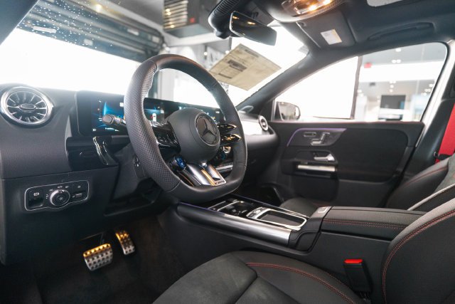 New 2026 Polar White Mercedes-Benz GLA 35 AMG® image 42