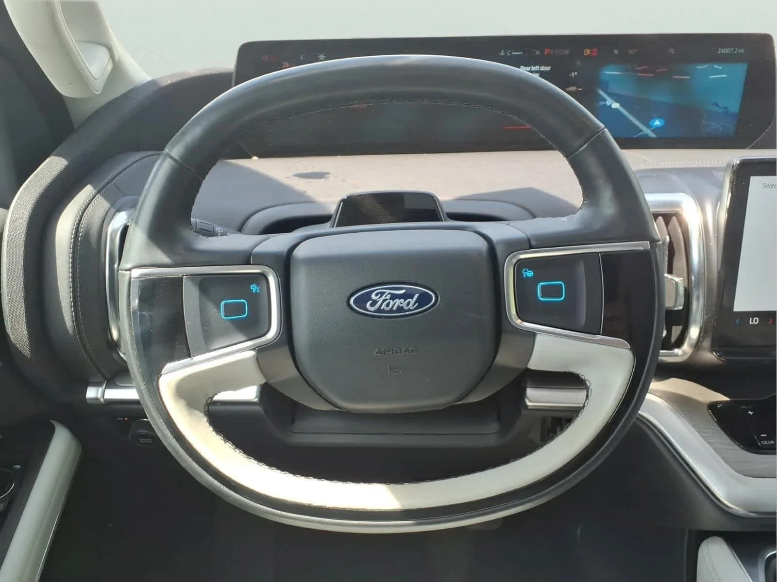 Used 2025 Space Silver Metallic Ford Platinum image 20