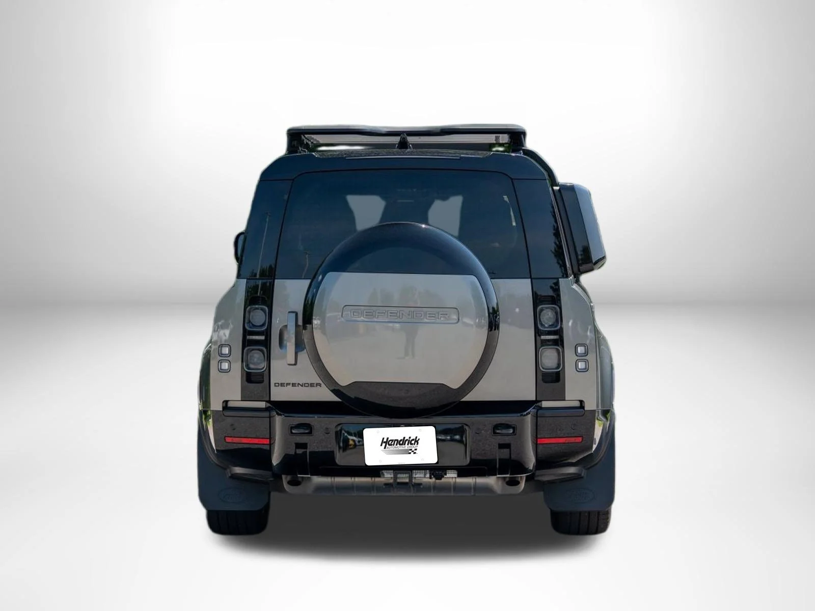 Used 2024 Silicon Silver Premium Metallic Land Rover X image 7