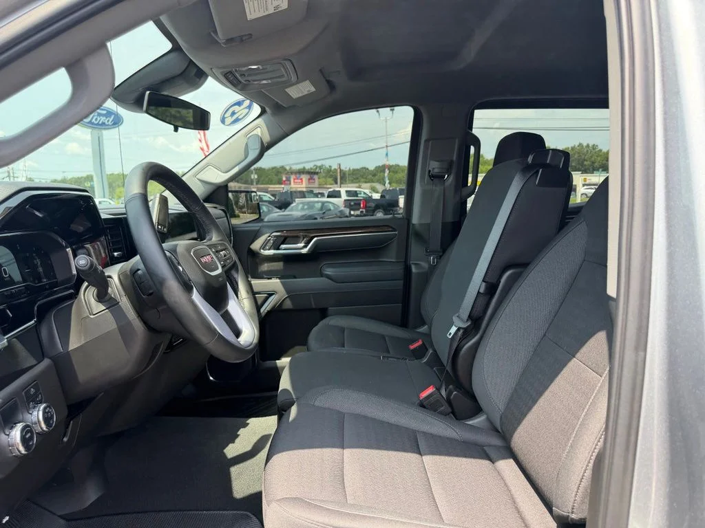 Used 2025 Silver GMC Elevation image 15