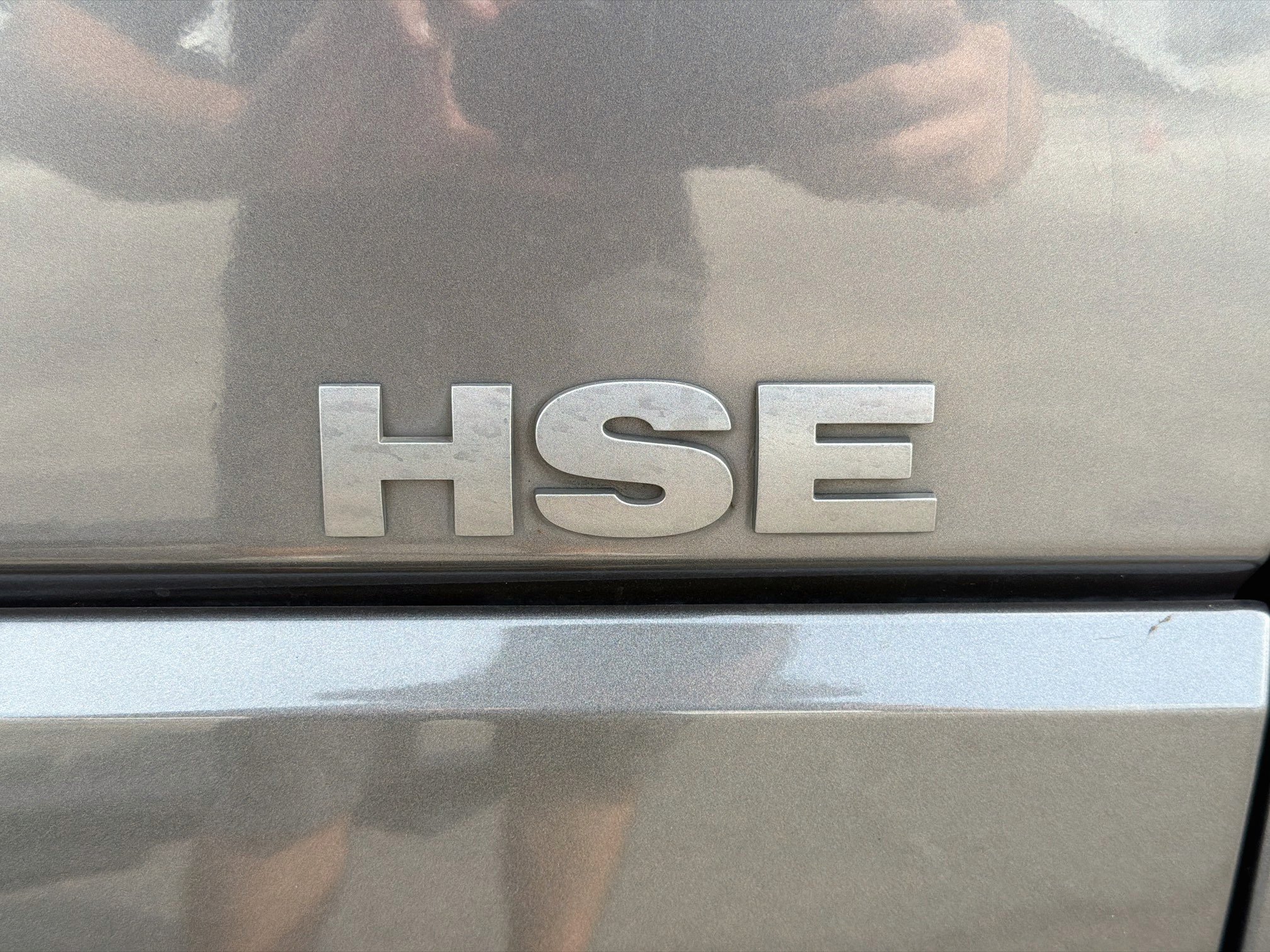 Used 2016 Gray Land Rover HSE image 11