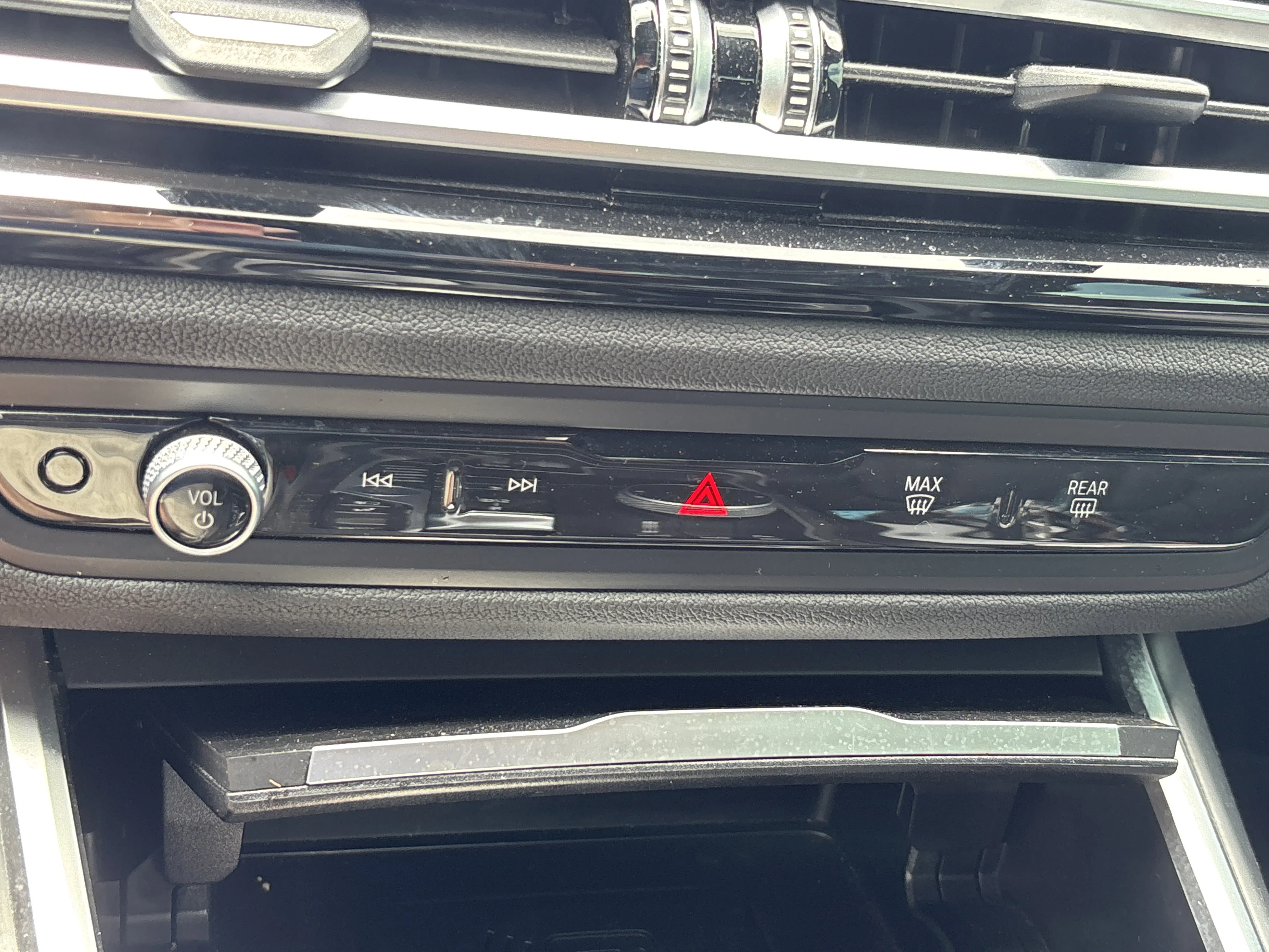 Used 2024 Mineral White Metallic BMW 330e xDrive Plug-in Hybrid image 34