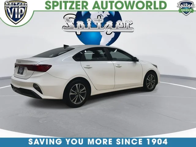 Used 2022 Snow White Pearl Kia LXS image 9