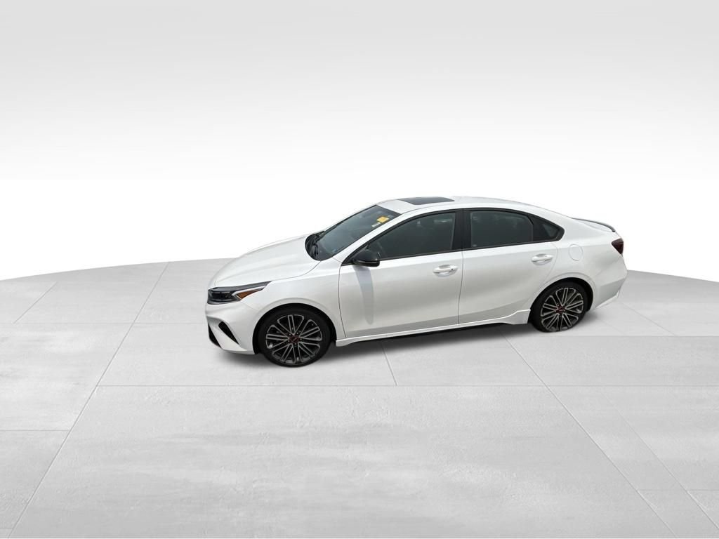 Used 2023 White Kia GT image 2
