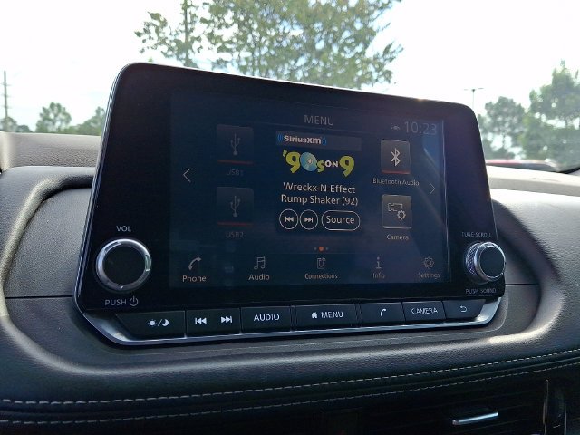 Used 2021 Gray Nissan SV image 17
