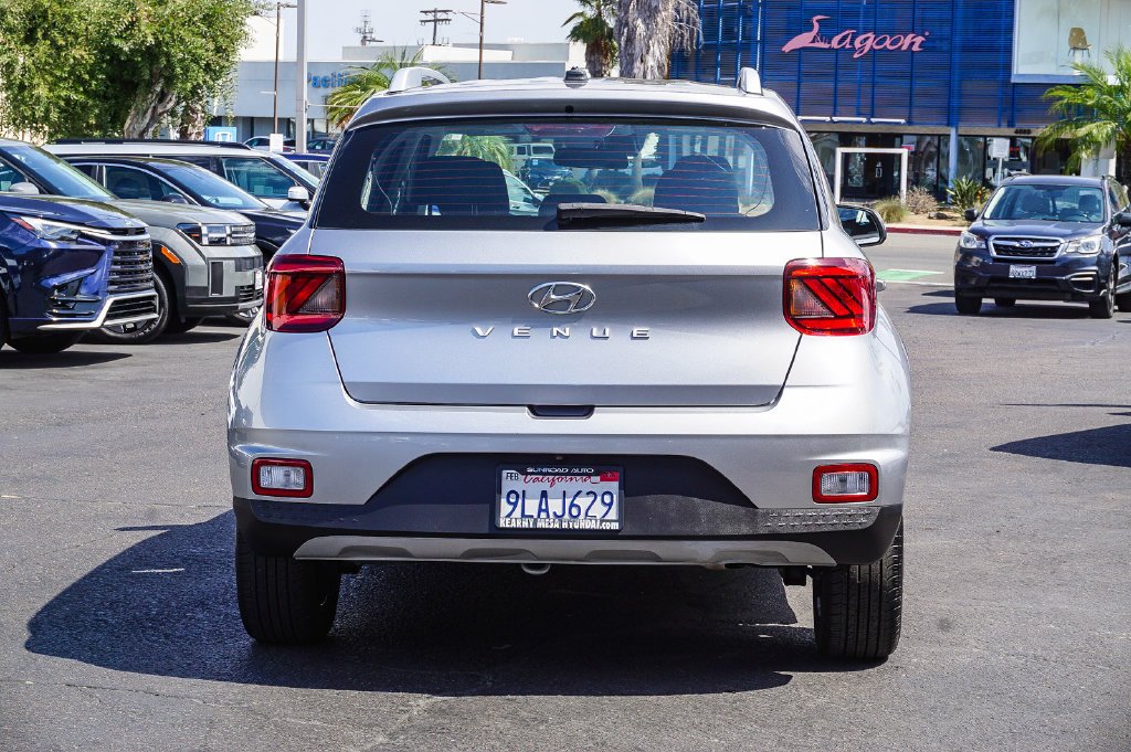 Used 2024 Silver Hyundai SEL image 6