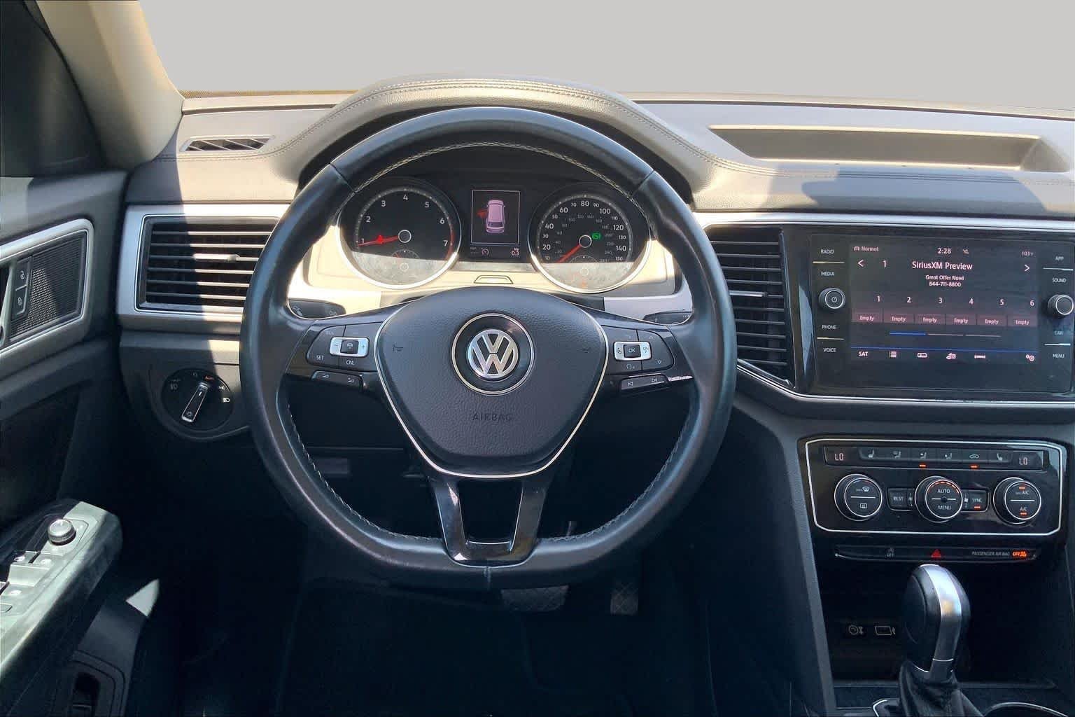 Used 2018 Reflex Silver Metallic Volkswagen 3.6L V6 SEL image 5