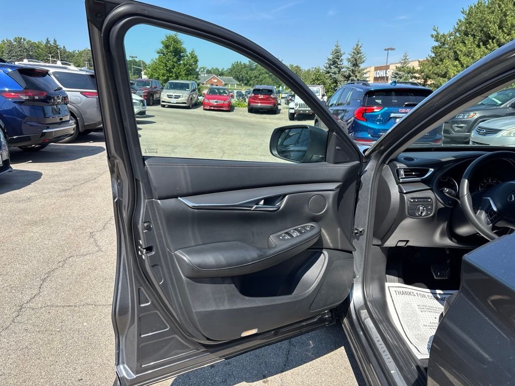 Used 2025 Gray INFINITI PURE image 17