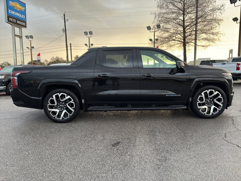 2025 Chevrolet Silverado EV RST - Photo 8