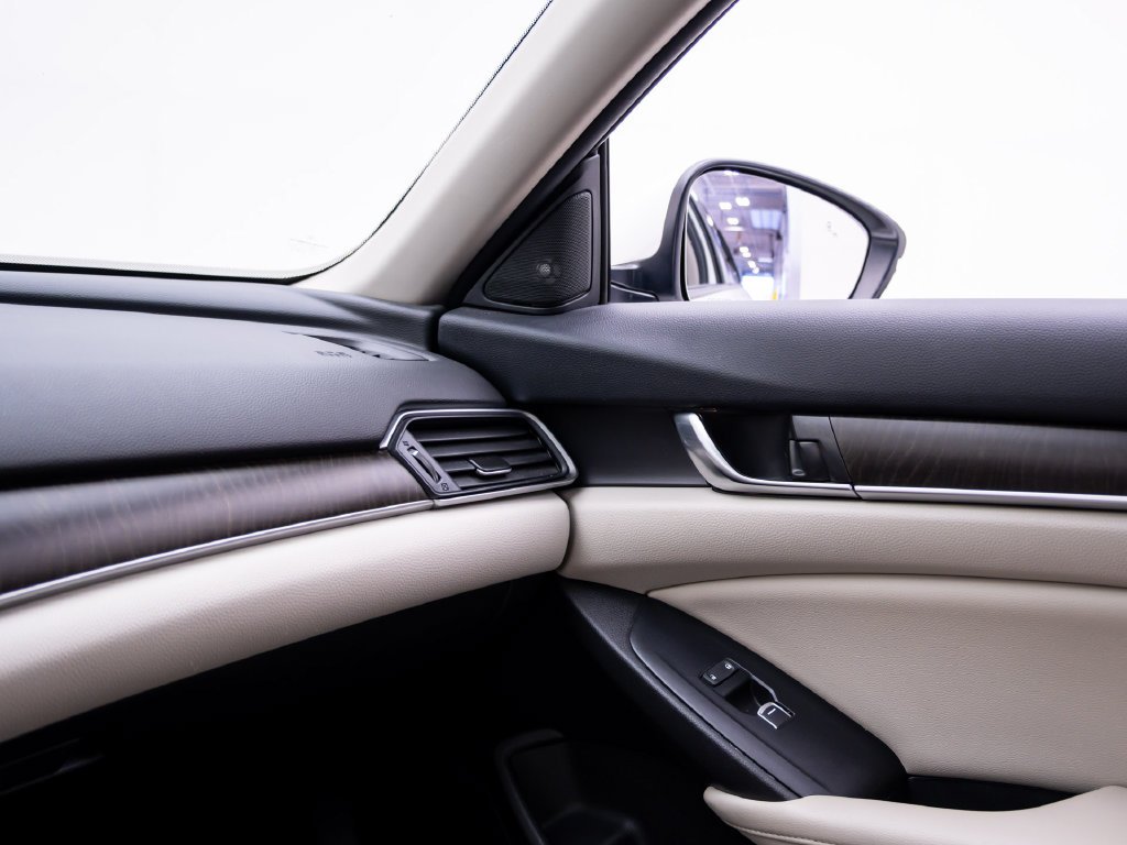 Certified Used 2022 Platinum White Pearl Honda Touring image 31