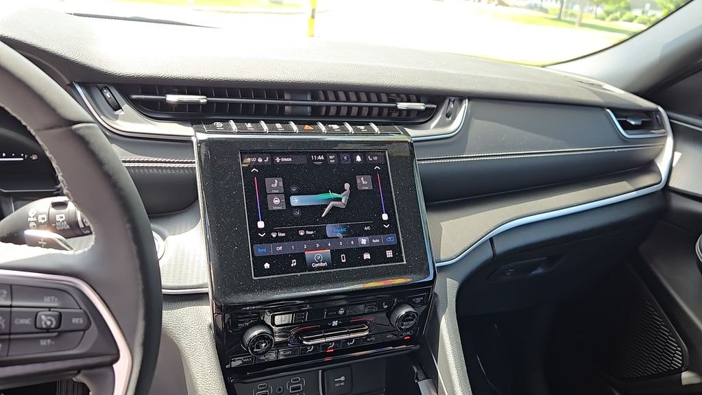 Used 2023 White Jeep Altitude X image 17