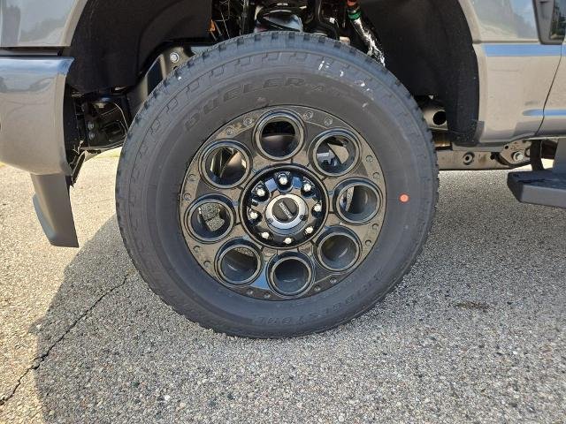 New 2026 Carbonized Gray Metallic Ford F-250® Lariat® image 43
