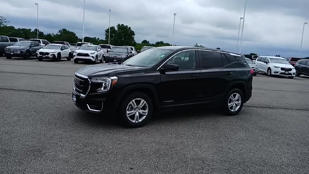 Used 2024 Black GMC SLE image 4