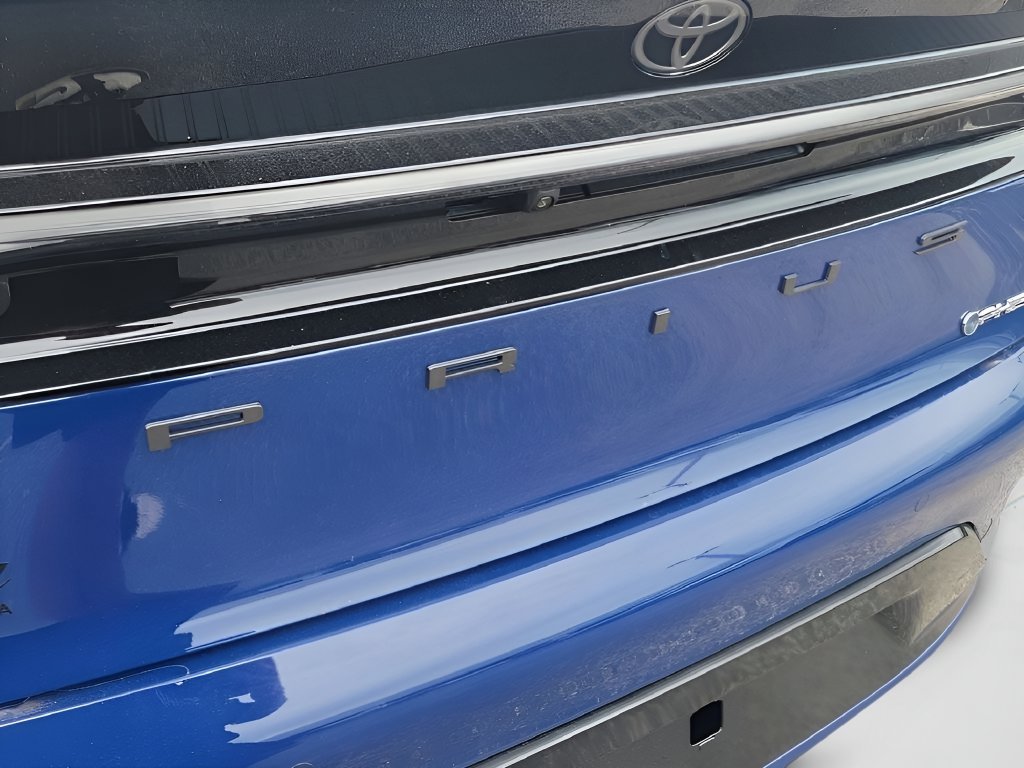 2026 Toyota Prius Plug-in Hybrid XSE - Photo 6
