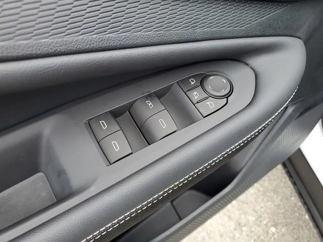 2025 Chevrolet Blazer EV LT - Photo 18