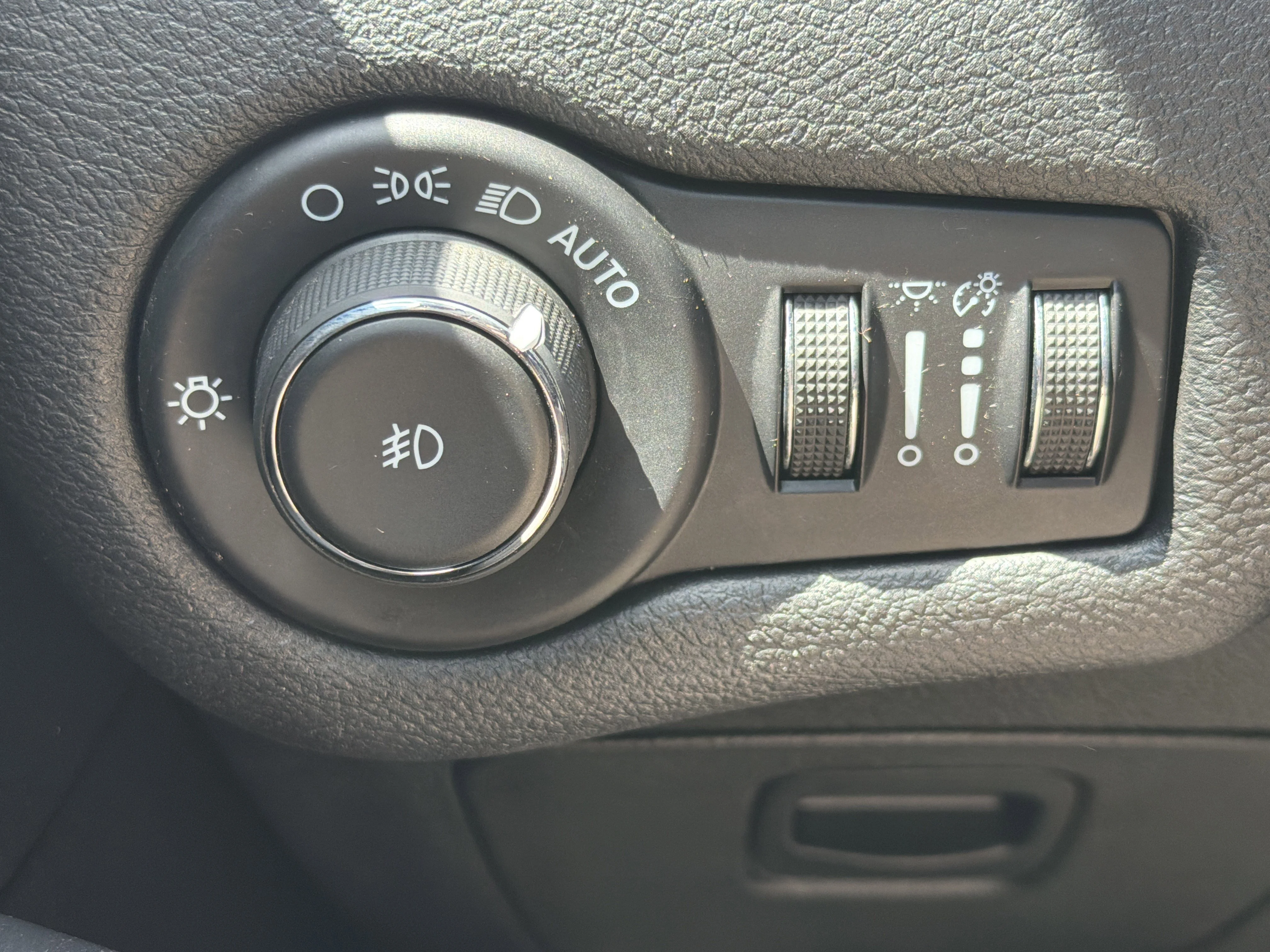 Used 2020 Light Brownstone Pearlcoat Jeep Trailhawk image 25