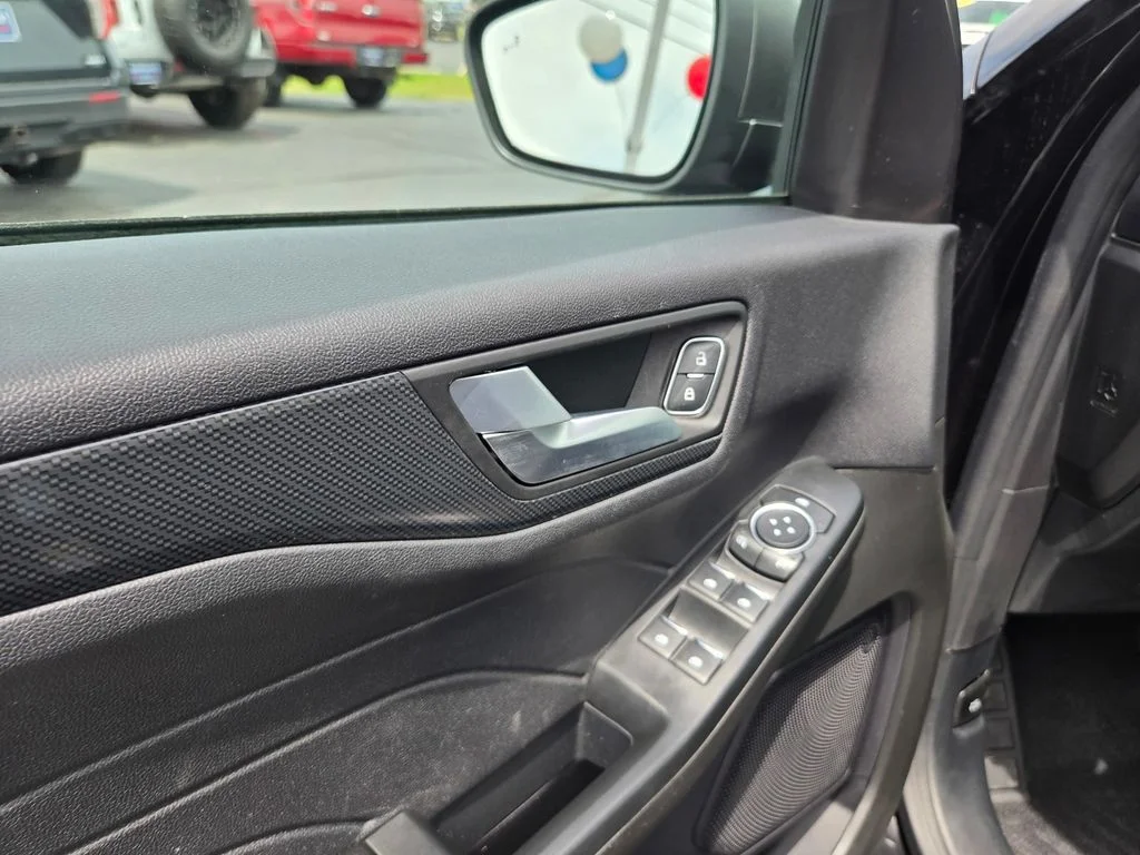 Used 2023 Agate Black Metallic Ford ST-Line image 37