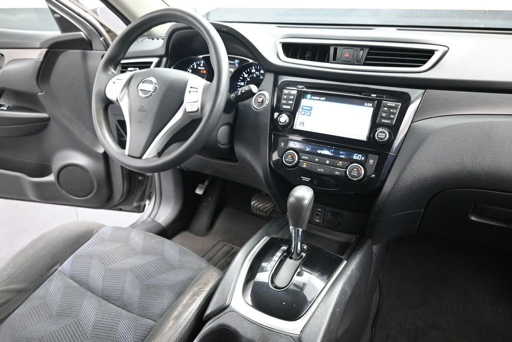 Used 2015 Gray Nissan SV image 29
