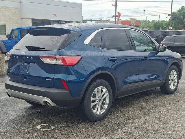 Used 2020 Green Ford SE image 2
