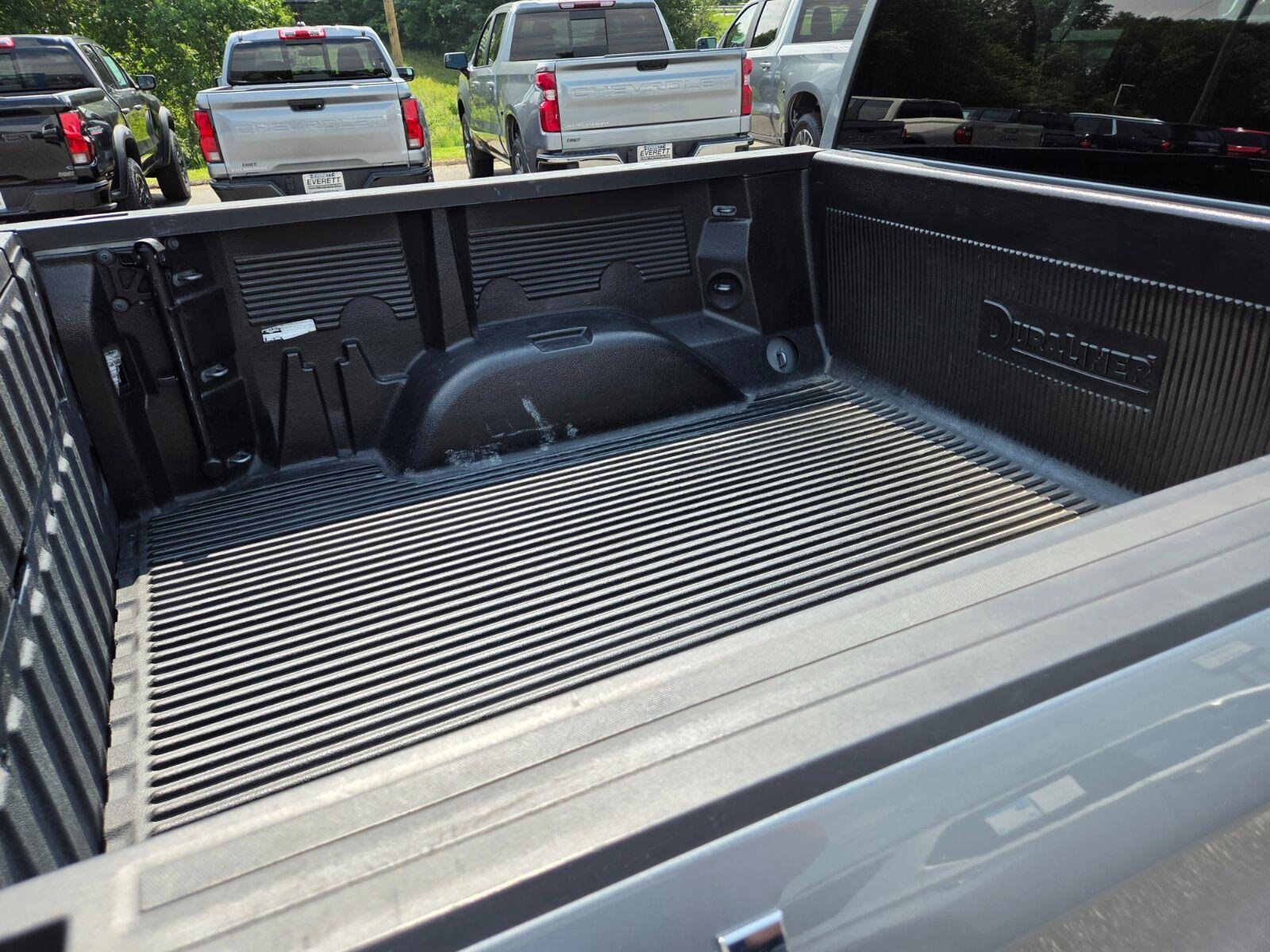 Used 2025 Sterling Metallic GMC SLT image 6
