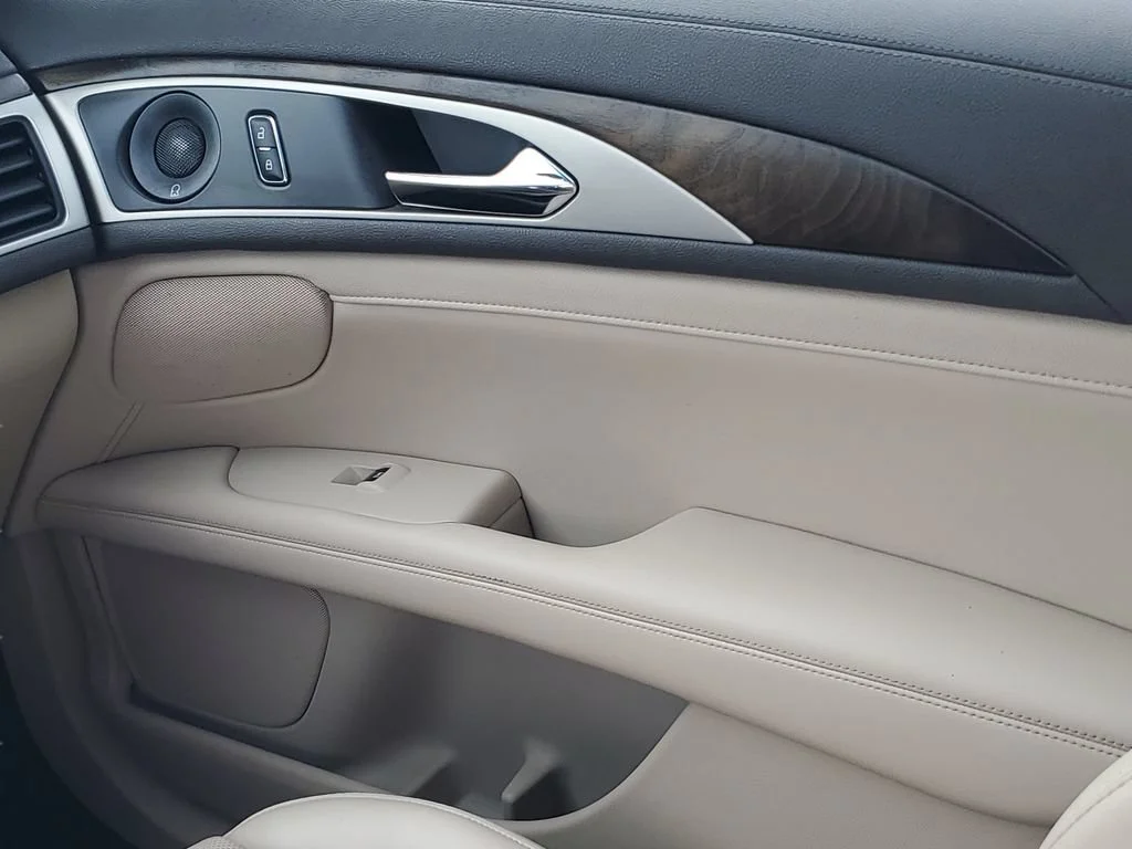 Used 2020 Blue Lincoln Reserve image 13