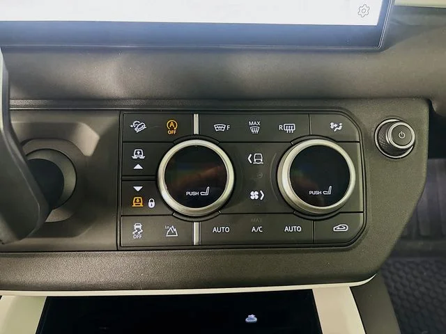 Used 2025 Green Land Rover S image 18